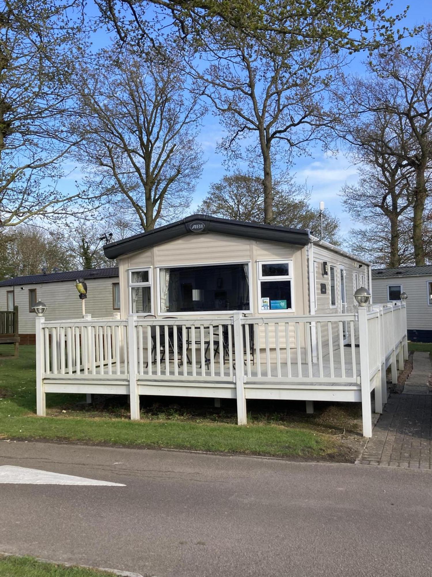Lovely 6 Berth Caravan With Decking At Carlton Meres In Suffolk Ref 60058M Сексмендем Екстер'єр фото