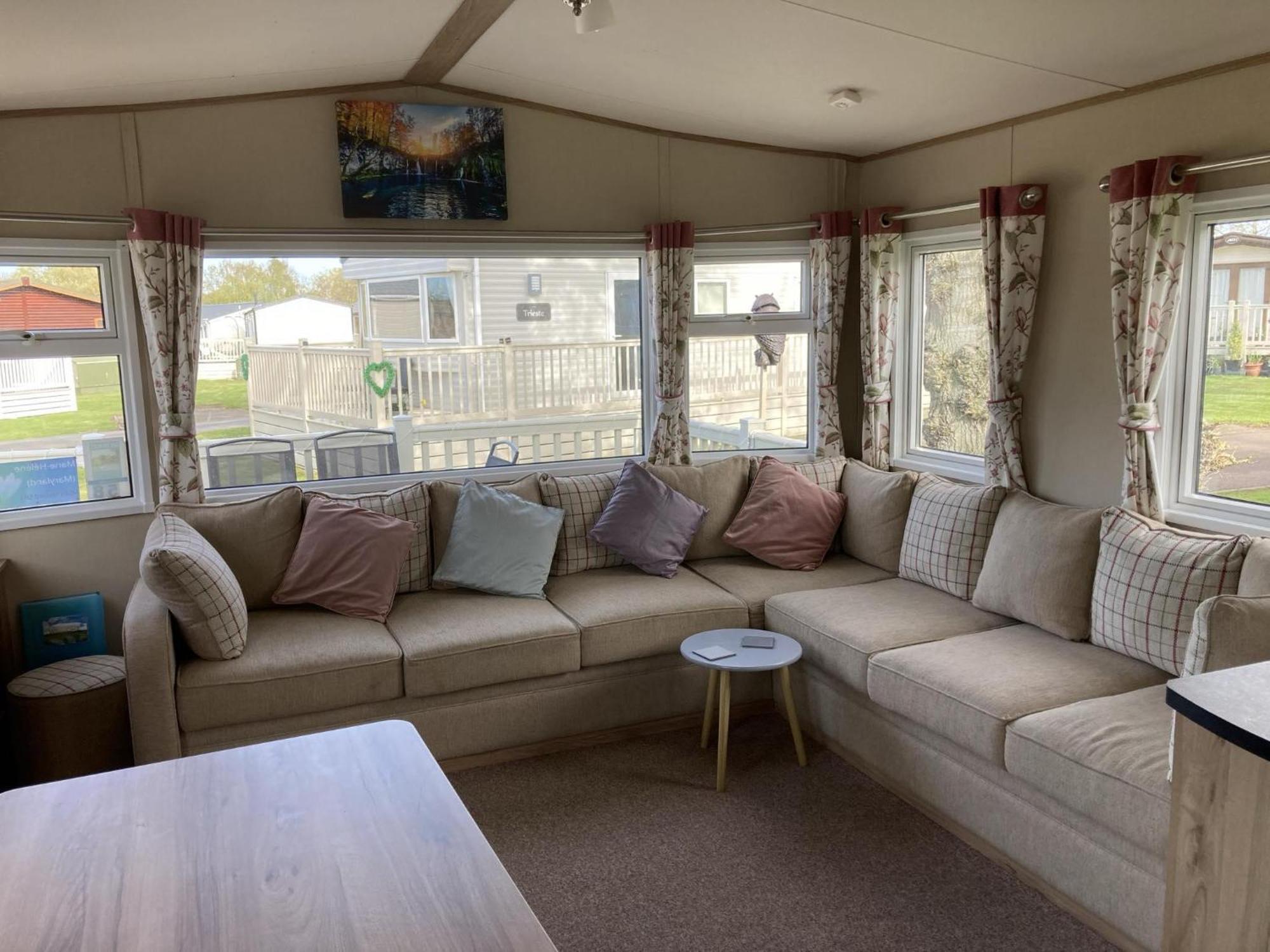 Lovely 6 Berth Caravan With Decking At Carlton Meres In Suffolk Ref 60058M Сексмендем Екстер'єр фото