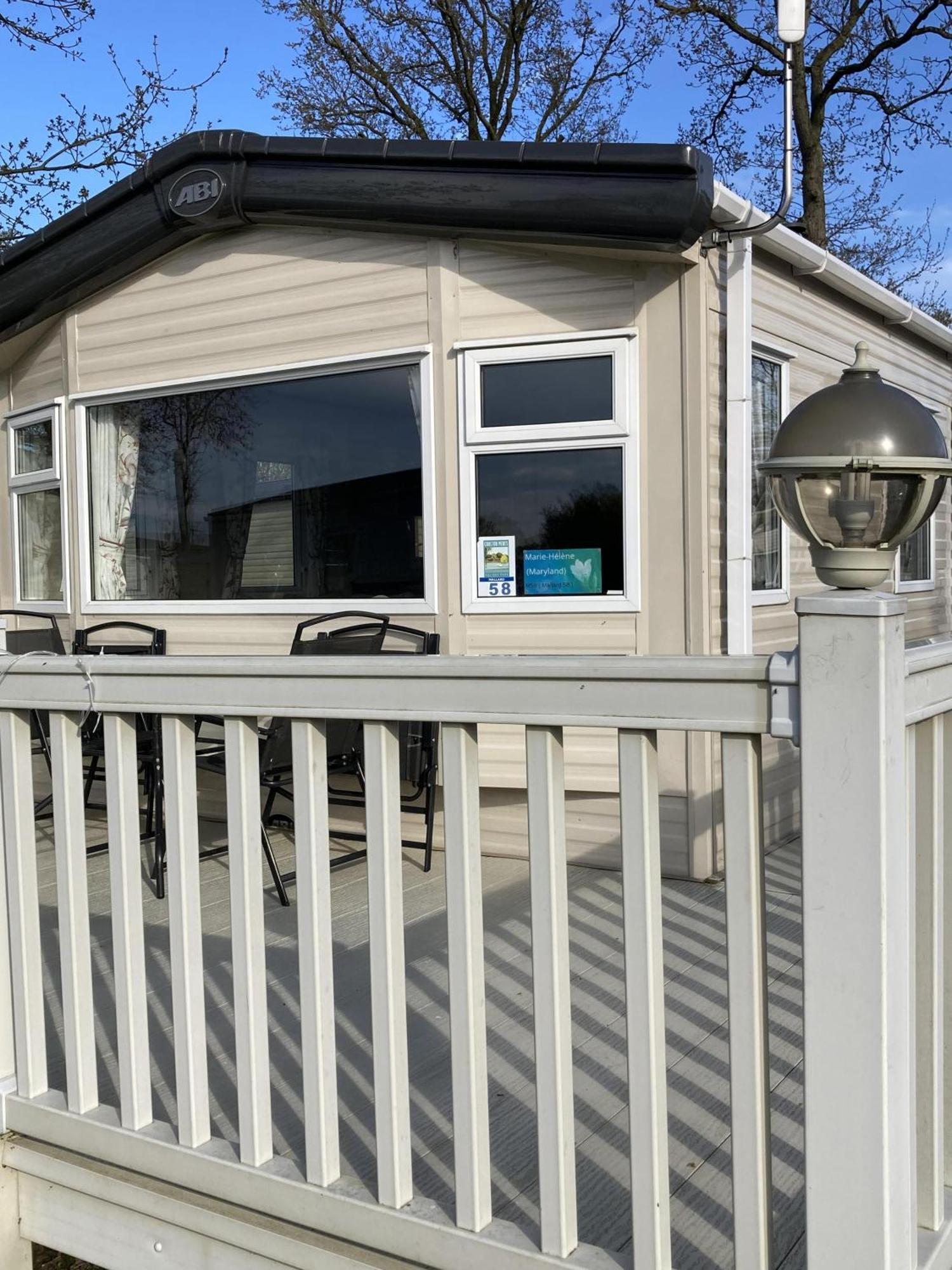 Lovely 6 Berth Caravan With Decking At Carlton Meres In Suffolk Ref 60058M Сексмендем Екстер'єр фото
