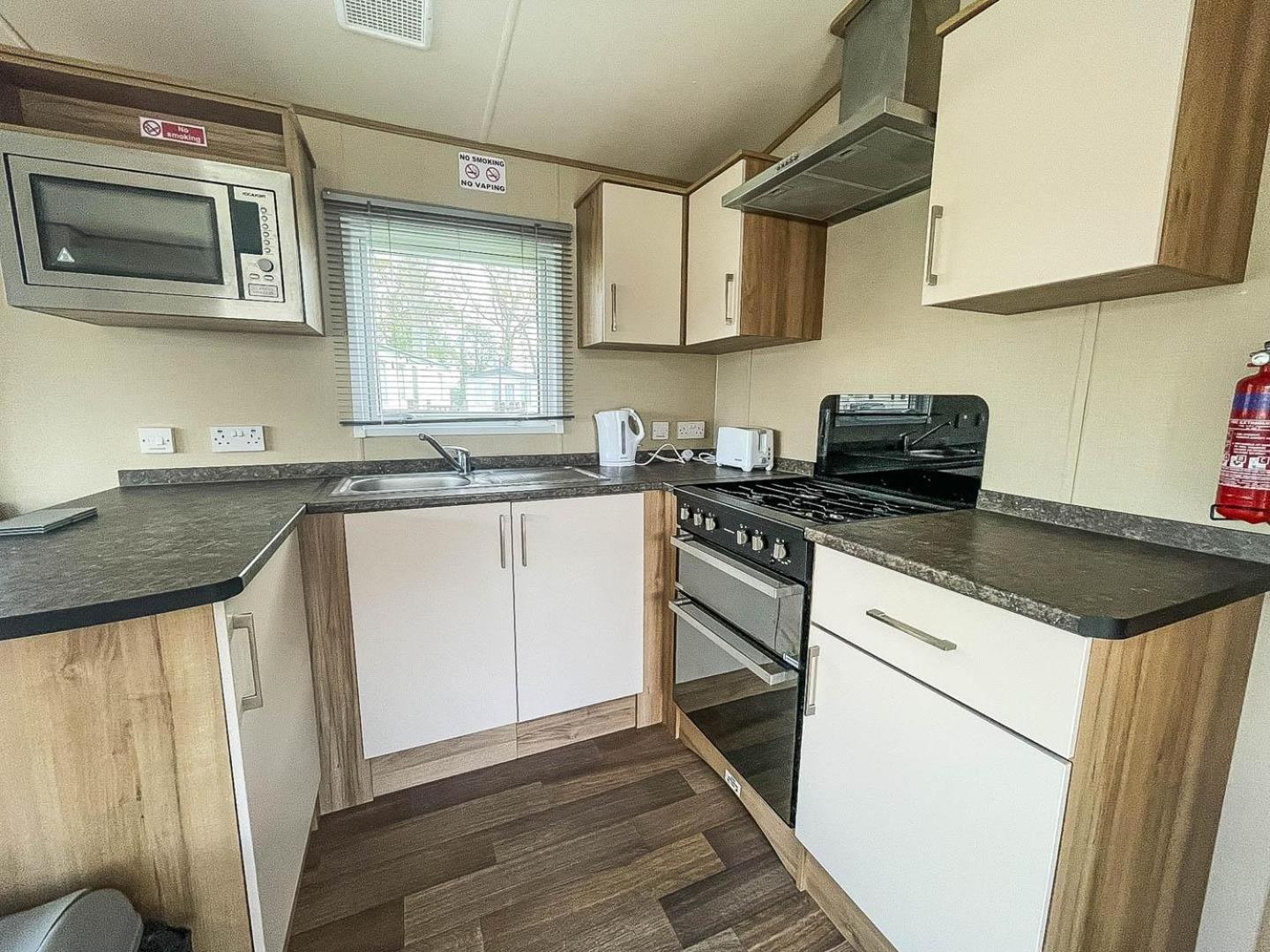 Lovely 6 Berth Caravan With Decking At Carlton Meres In Suffolk Ref 60058M Сексмендем Екстер'єр фото