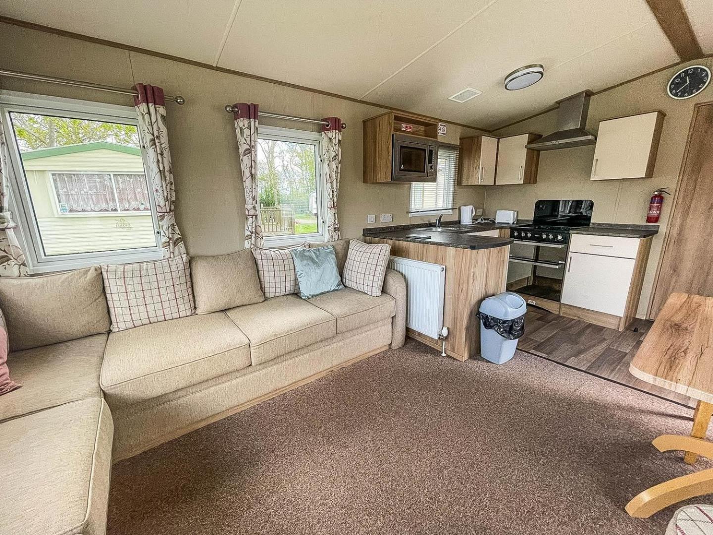 Lovely 6 Berth Caravan With Decking At Carlton Meres In Suffolk Ref 60058M Сексмендем Екстер'єр фото