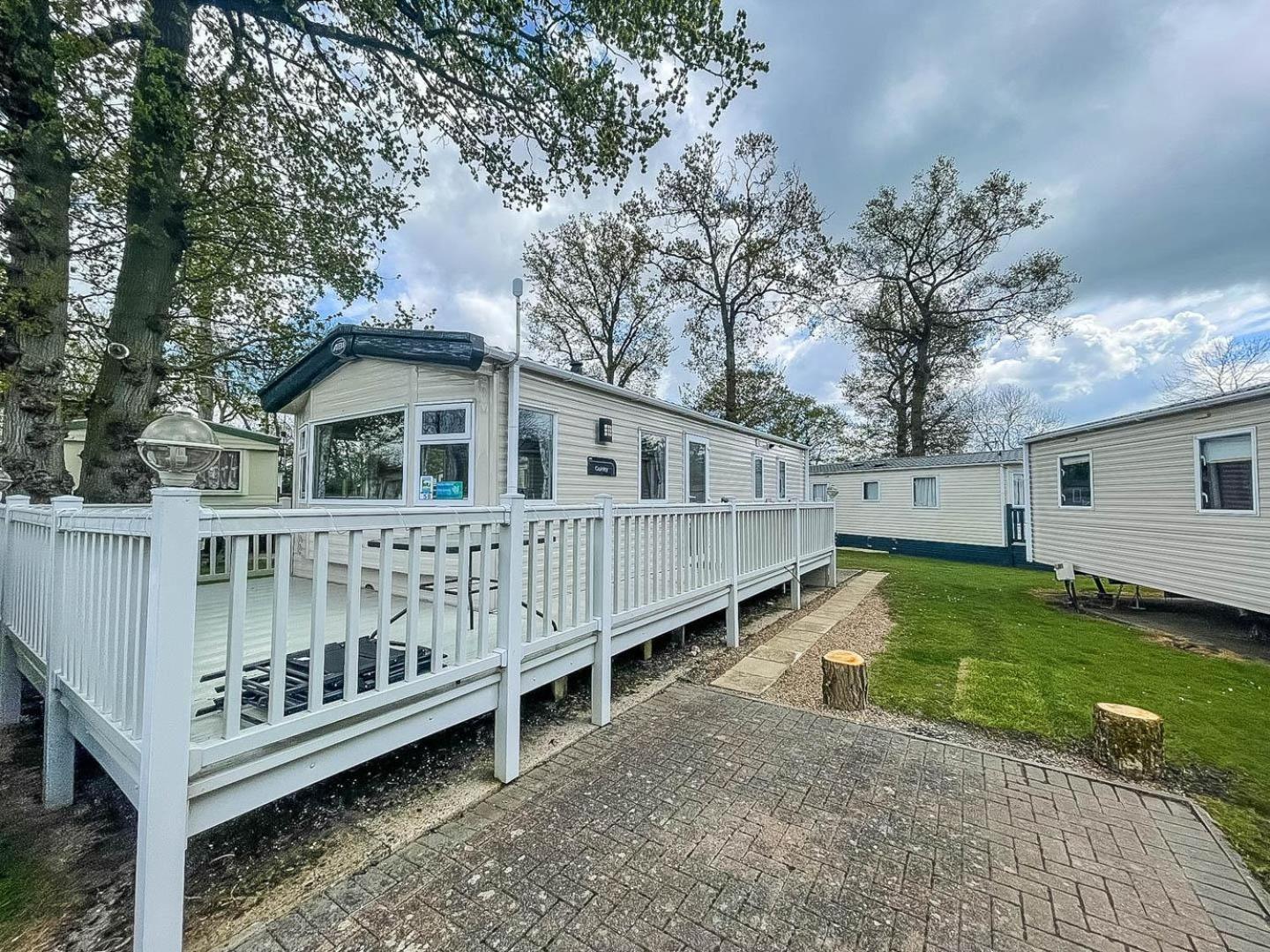 Lovely 6 Berth Caravan With Decking At Carlton Meres In Suffolk Ref 60058M Сексмендем Екстер'єр фото