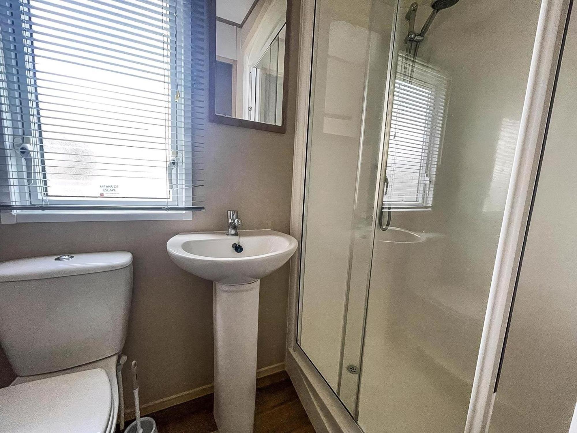 Lovely 6 Berth Caravan With Decking At Carlton Meres In Suffolk Ref 60058M Сексмендем Екстер'єр фото