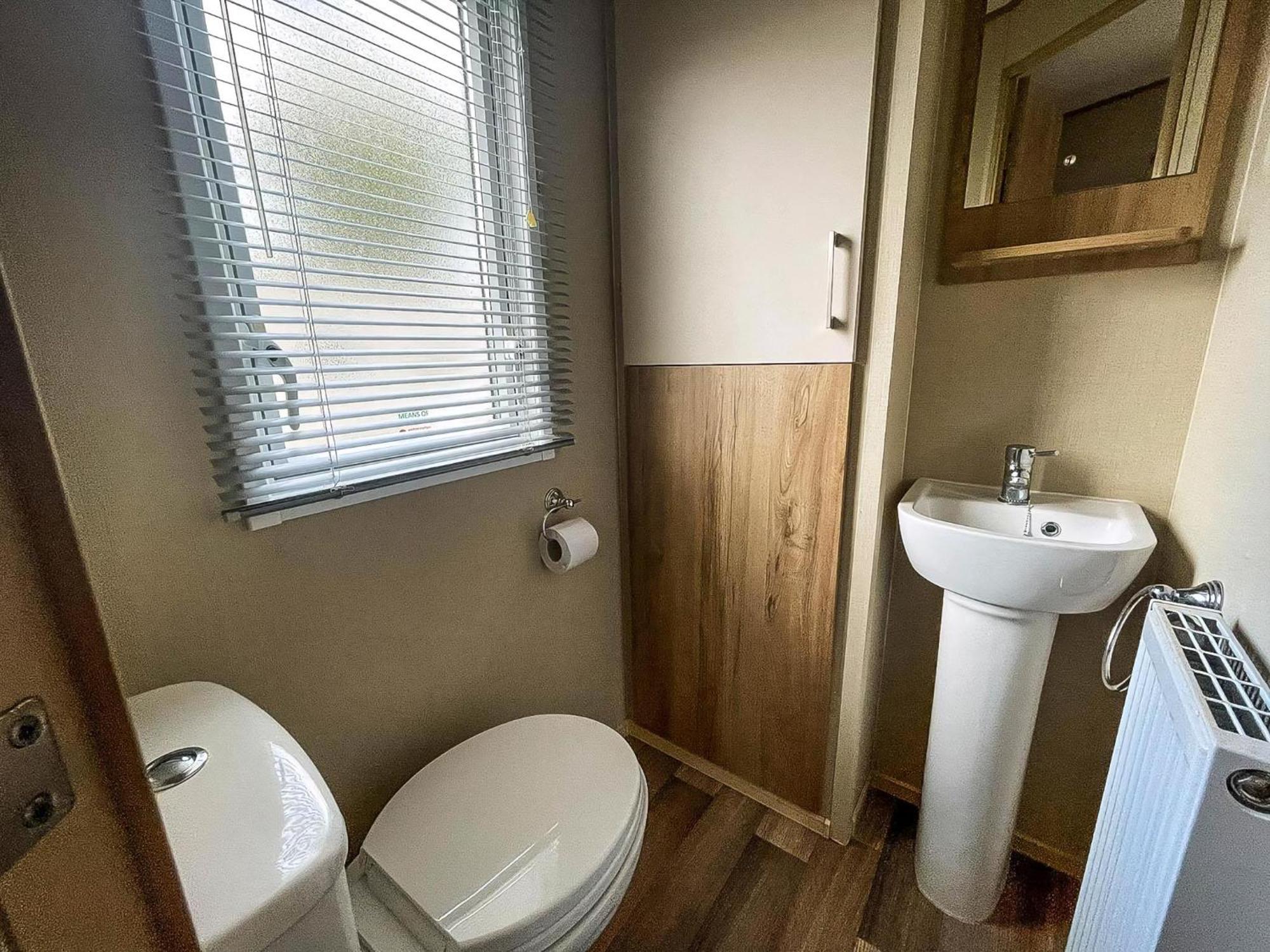 Lovely 6 Berth Caravan With Decking At Carlton Meres In Suffolk Ref 60058M Сексмендем Екстер'єр фото