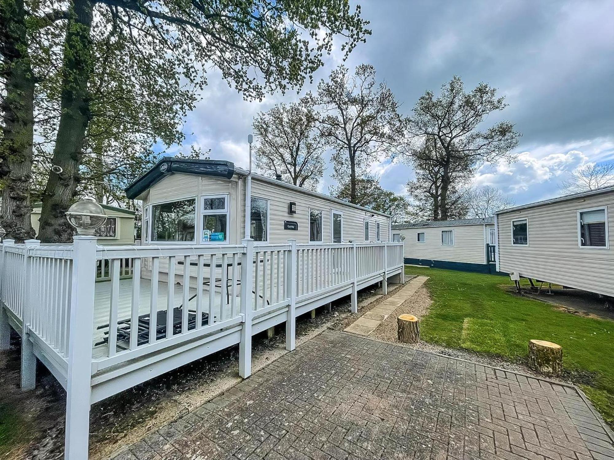 Lovely 6 Berth Caravan With Decking At Carlton Meres In Suffolk Ref 60058M Сексмендем Екстер'єр фото